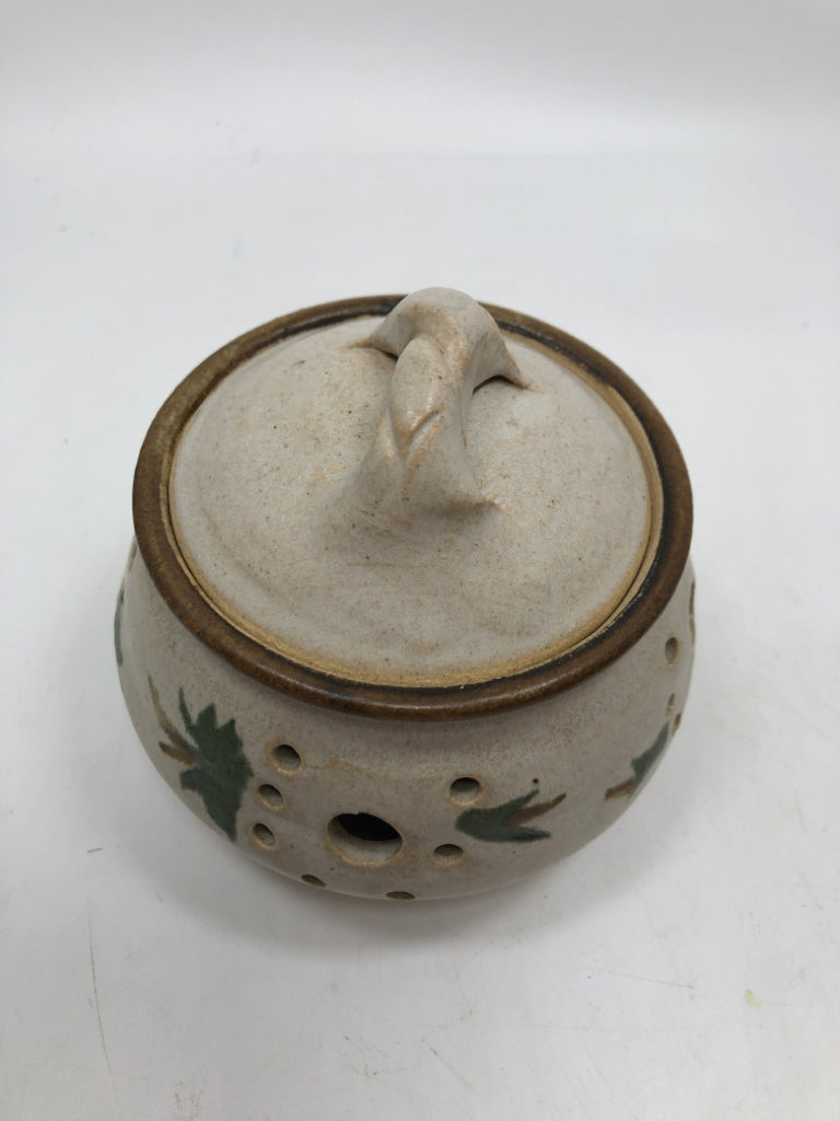 CERAMIC GARLIC KEEPER W/LID+LEAF DESIGN.