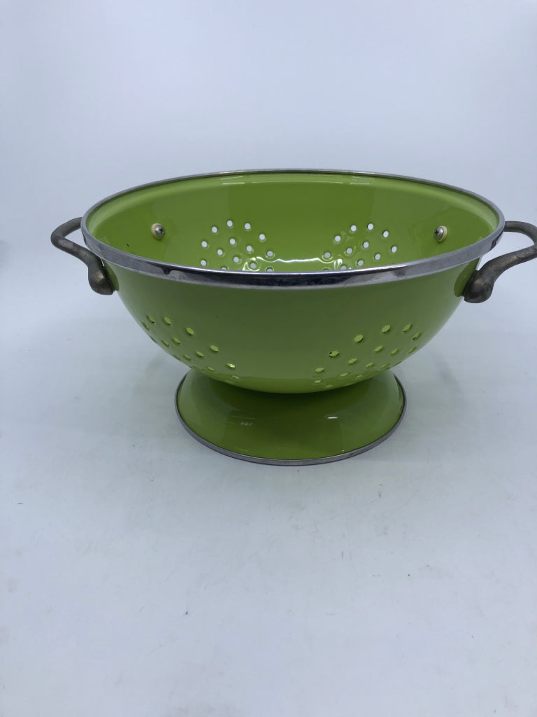 GREEN ENAMEL COLANDER W/HANDLES.