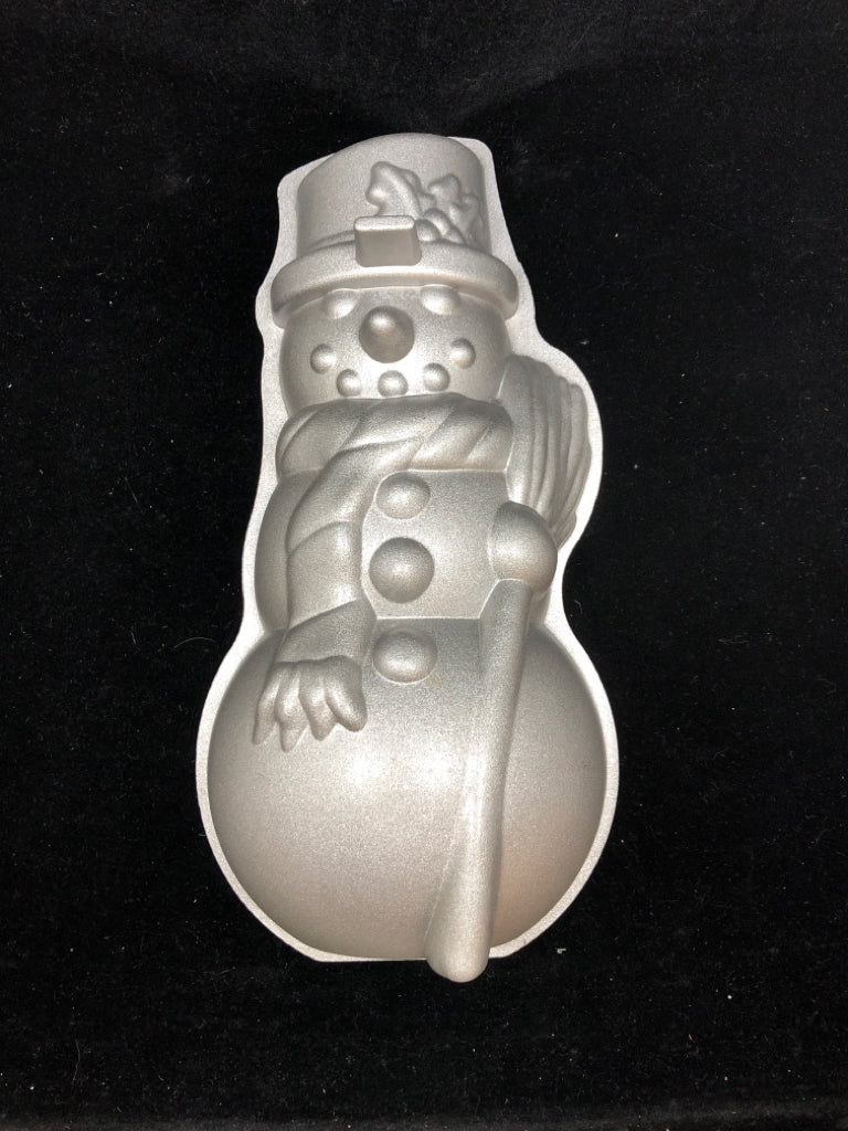 SNOWMAN CAKE PAN- NORDIC WARE