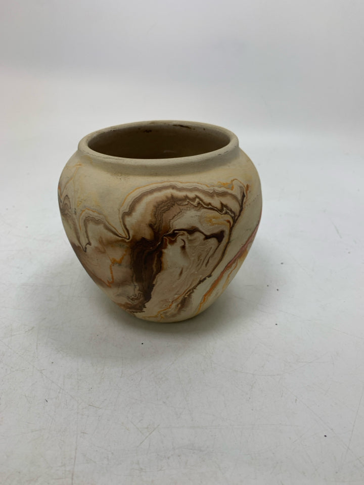 VTG NEMADJI POTTERY ORANGE/BROWN SWIRL DETAILED VASE.