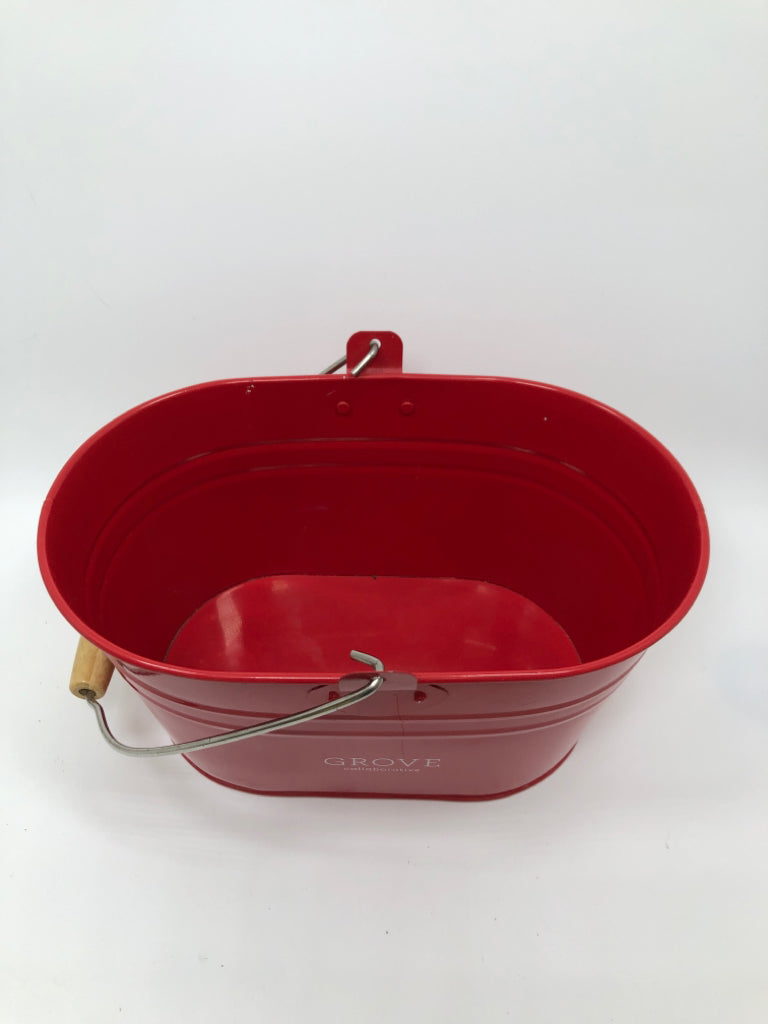 GROVE CO RED BUCKET W/METAL+WOOD HANDLE.