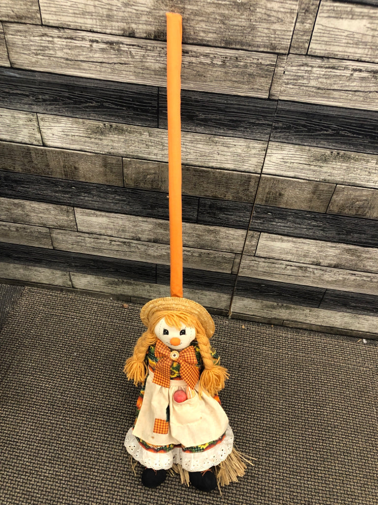 LADY SCARECROW BROOM DECOR.
