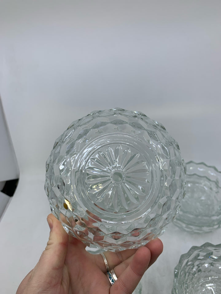 8 VTG DIAMOND PATTERN BOWLS.