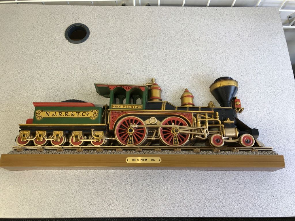VTG PLASTIC THE N PERRY GREEN/RED TRAIN WALL HANGING BURWOOD PRODUCTS.