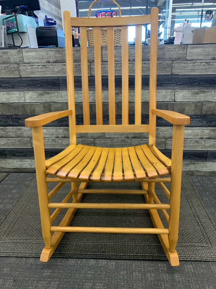 LIGHT WOOD SLATS ROCKER.