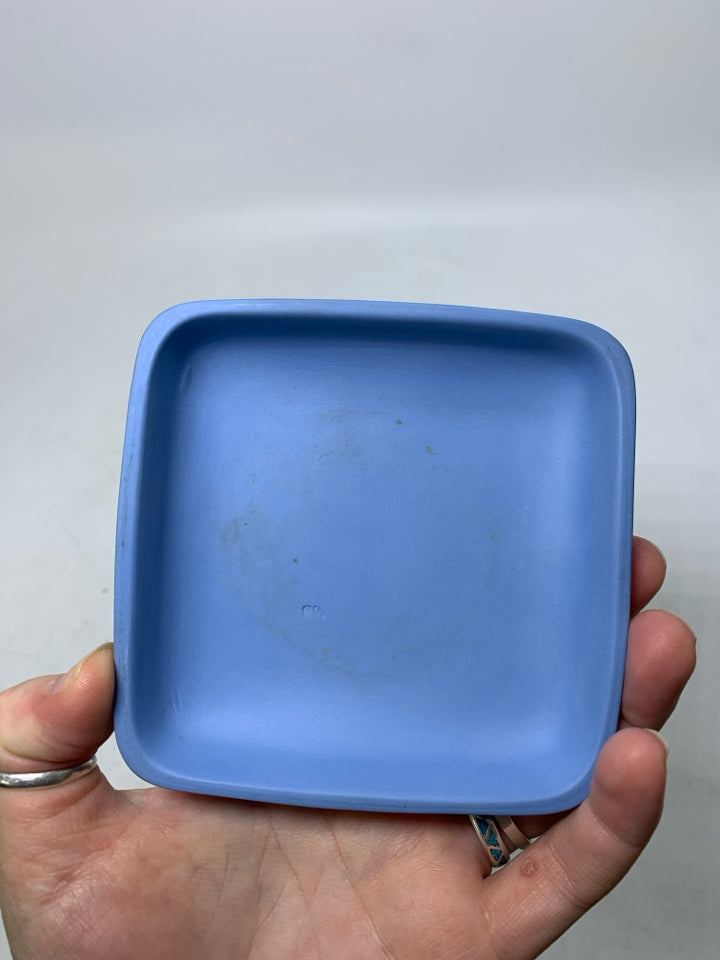 VTG SQUARE BLUE JASPERWARE COVERED TRINKET BOX.