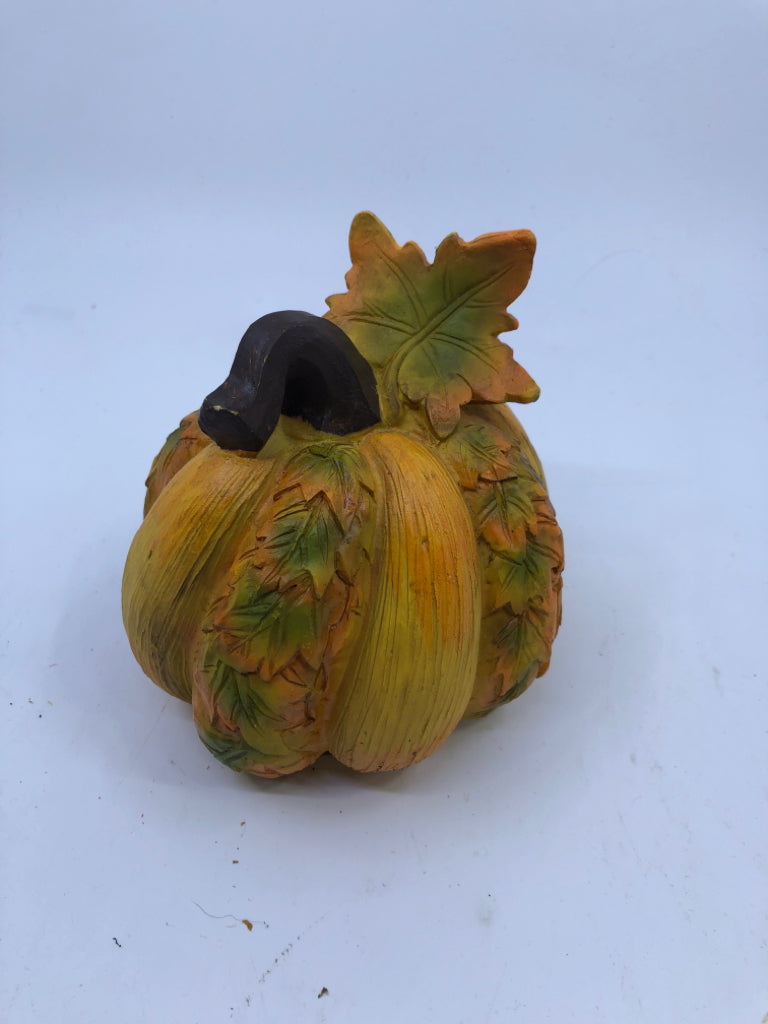 RESIN PUMPKIN DECOR.