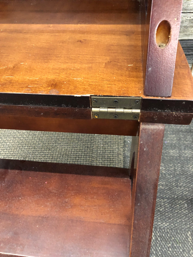 DK WOOD CHAIR/STEP LADDER *MINOR WEAR.