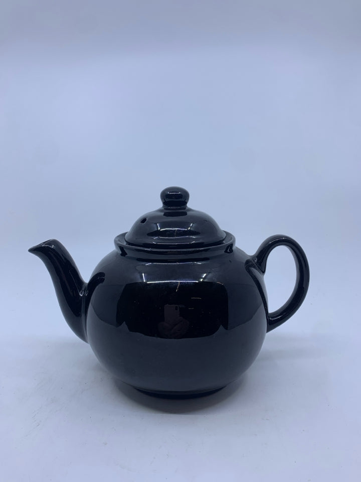 BLACK TEAPOT- ENGLAND.