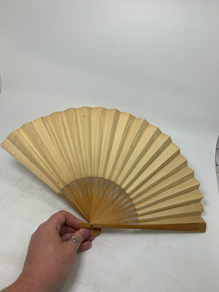 VTG ASIAN STYLE PAPER HAND FAN.