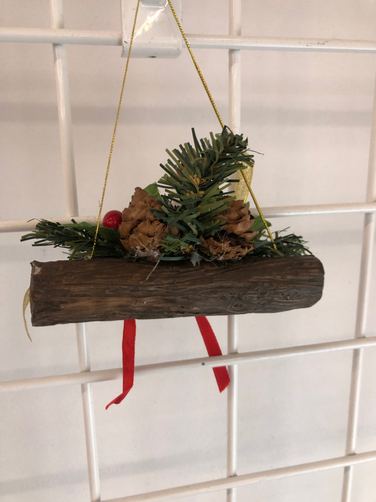 LOG ORNAMENT W/HOLLY AND CANDLE.
