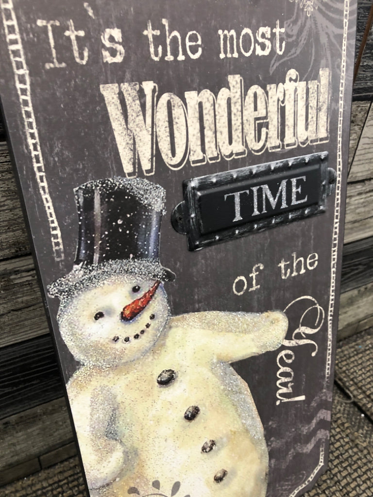 IT'S THE MOST WONDERFUL SNOWMAN WALL HANGING.