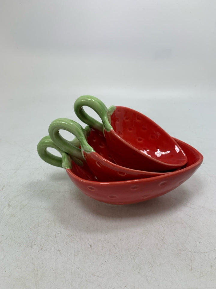3 CERAMIC STRAWBERRY SHAPED NESTING BOWLS W/ HANDLES.