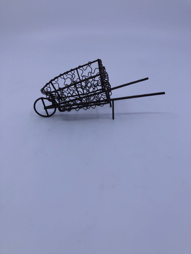 SMALL BROWN MESH WHEELBARROW.