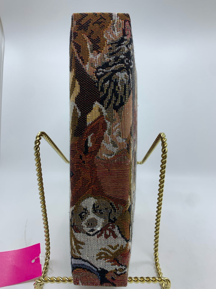 FABRIC PHOTO ALBUM W/SEWN DOG THEMED COVER.