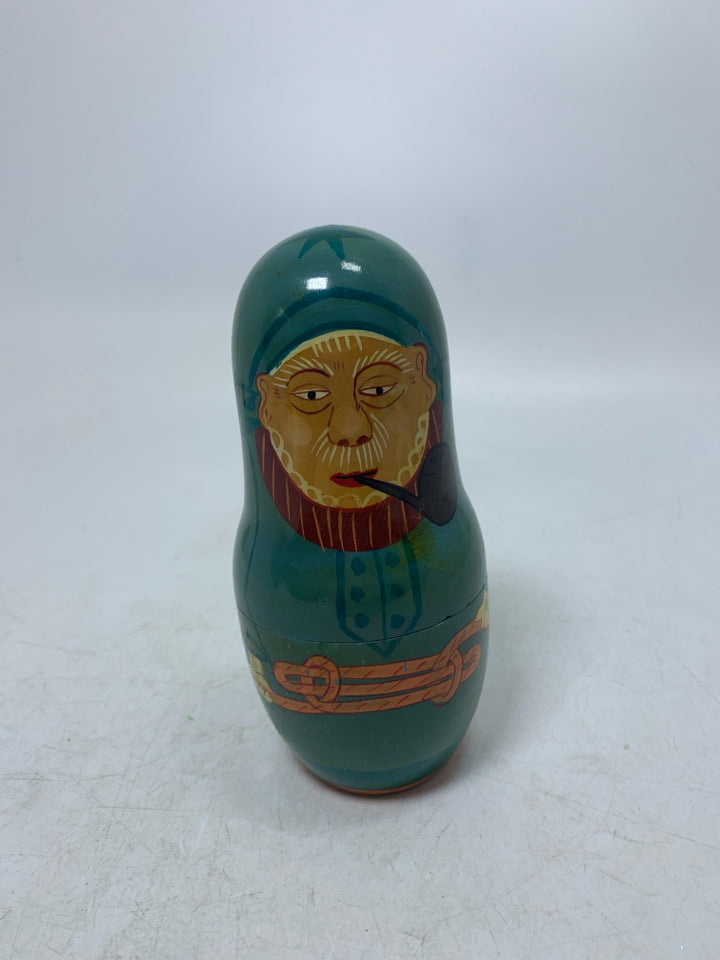 VTG 5 PC NESTING WOOD DOLLS OLD MAN W/ PIPE.