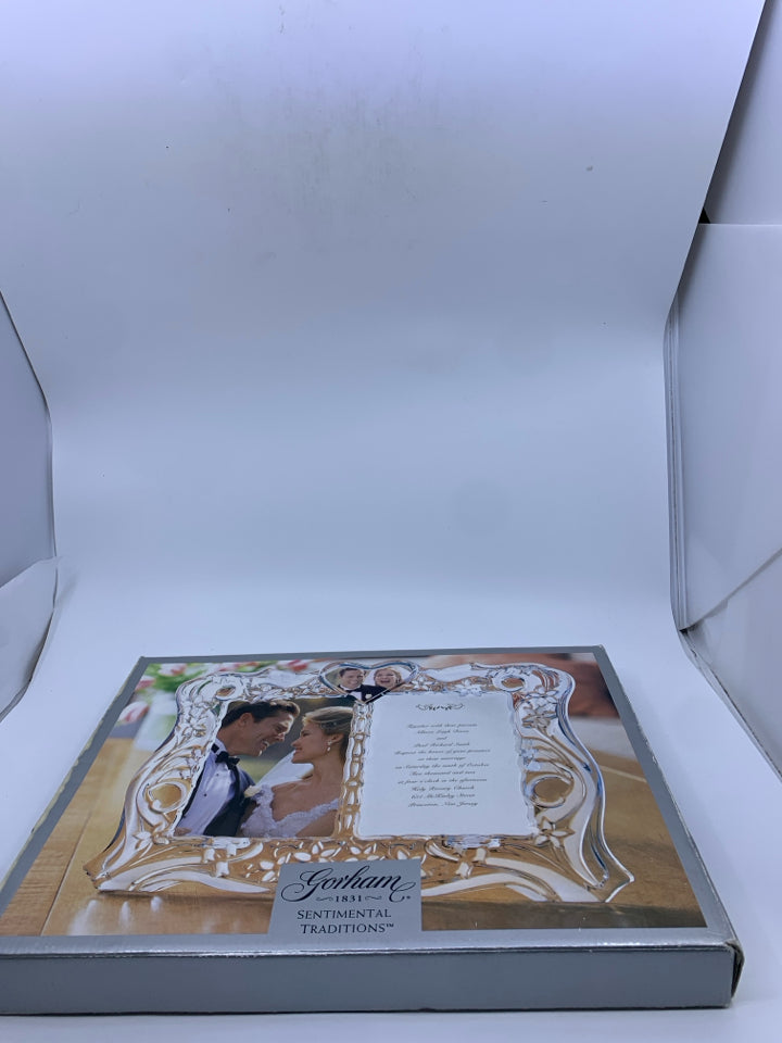 NIB DOUBLE WEDDING PHOTO FRAME.