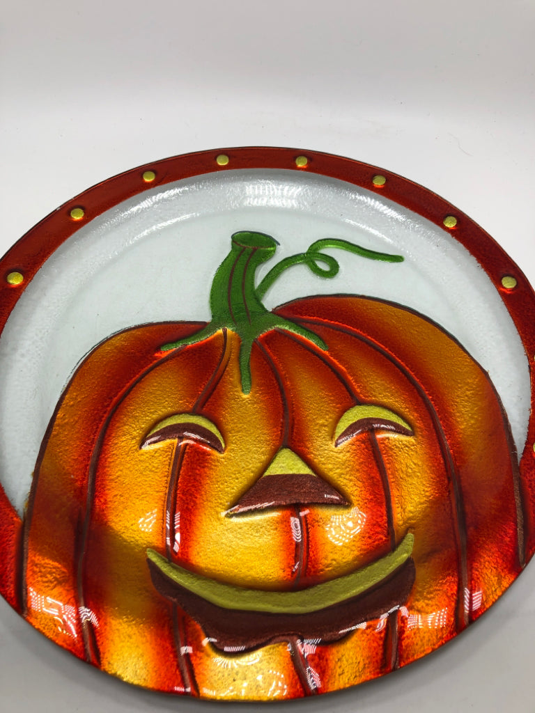 PUMPKIN EMBOSSED GLASS SERVING PLATE.