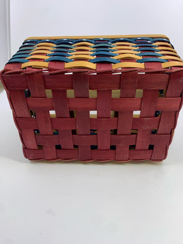 WOVEN AMERICANA UTENSIL HOLDER W/WOODEN HANDLE.