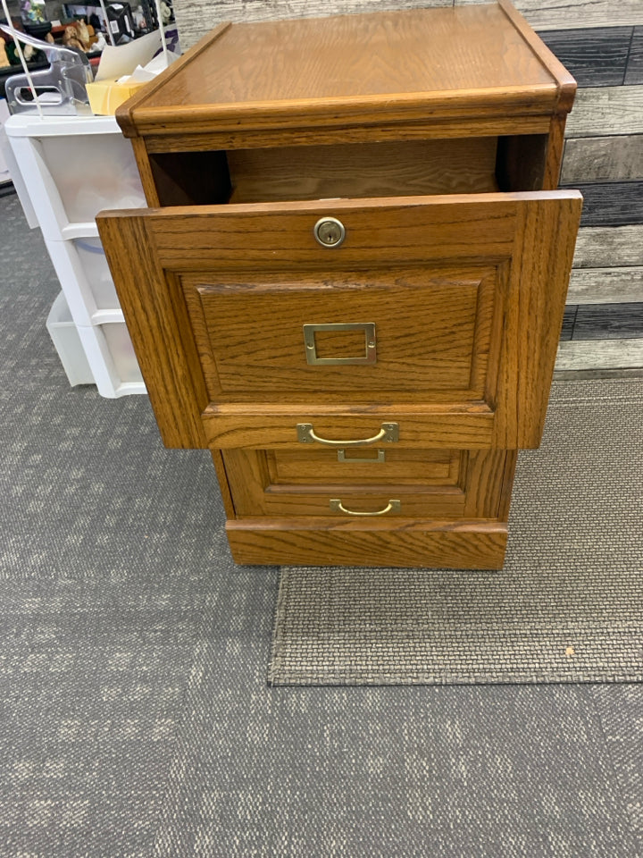 WOOD 2 DRAWER FILING CABINET W/ NO KEY.