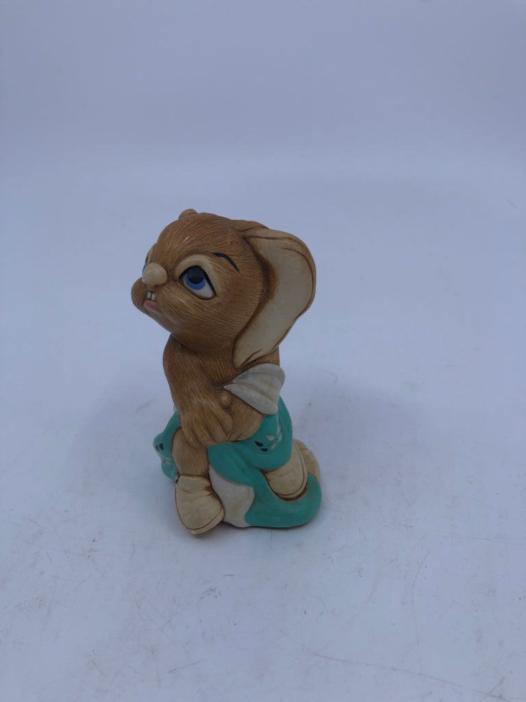 VTG PENDELFIN BUNNY TOTTY HOLDING TEAL BLANKET.