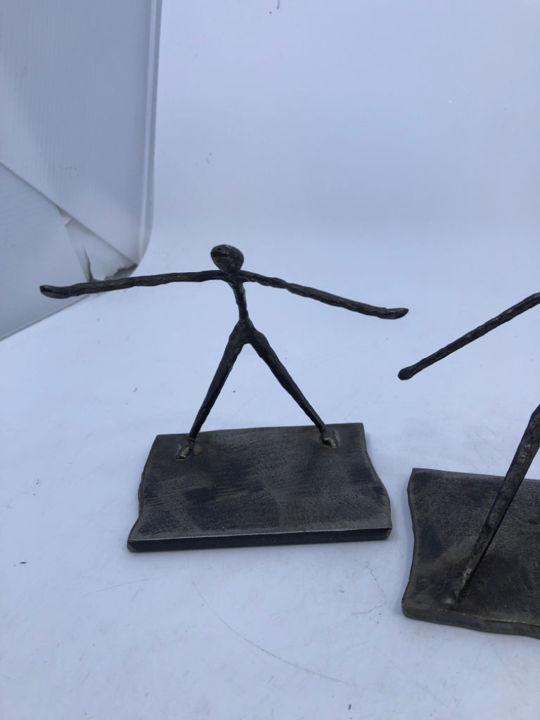 2PC METAL ABSTRACT PEOPLE.