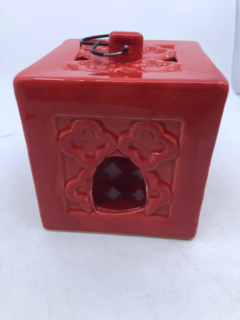CERAMIC PIERCED SQUARE TEA LIGHT HOLDER.