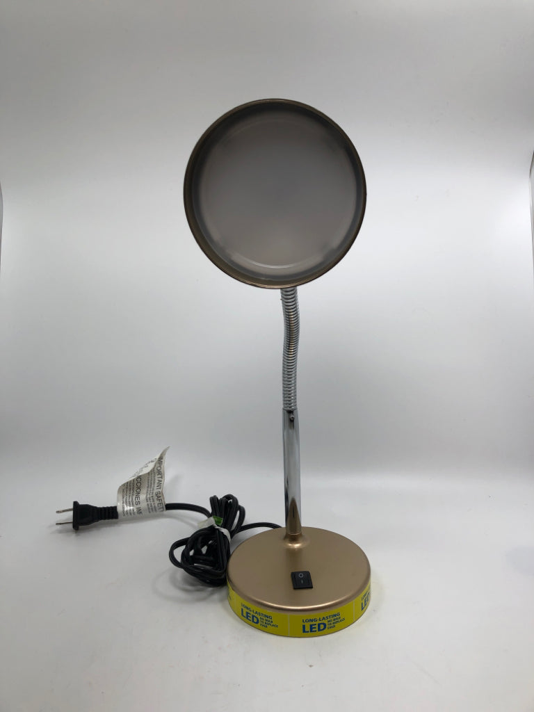 GOLD METAL ADJUSTABLE DESK LAMP.