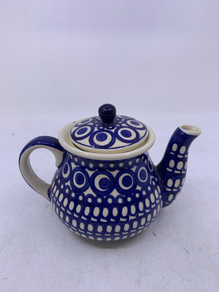 SMALL BLUE W/ WHITE CIRCLES POLISH POTTERY.