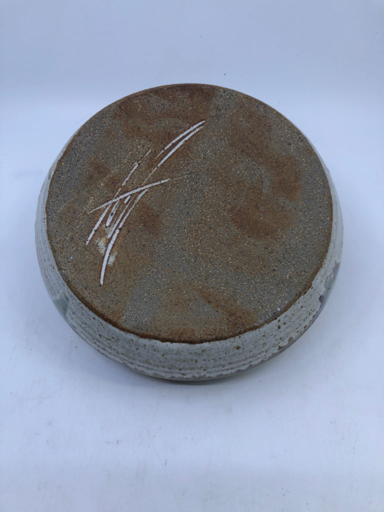 BROWN WHITE BLUE IRIDESCENT BOWL WITH HANDLES.