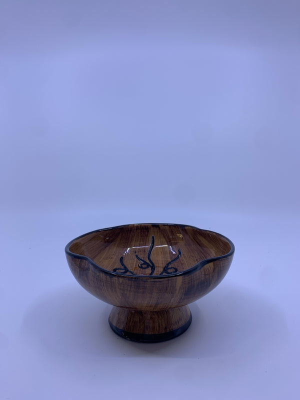 CERAMIC FAUX WOOD AND GRAPEVINE BOWL.