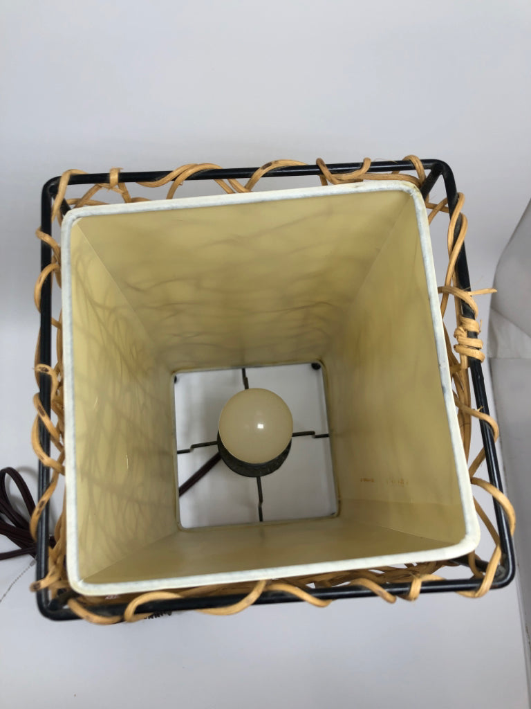 RATTAN NOODLE LAMP.