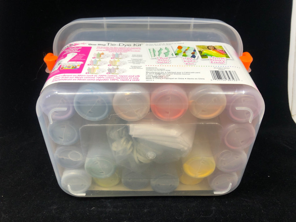 NIB TULIP BRAND 123PC  ONE-STEP TYE-DYE KIT.