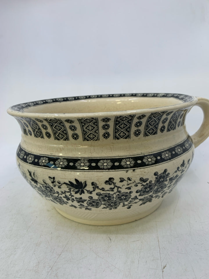 VTG IVORY W/ BLACK FLORAL CHAMBER POT W/ LID.