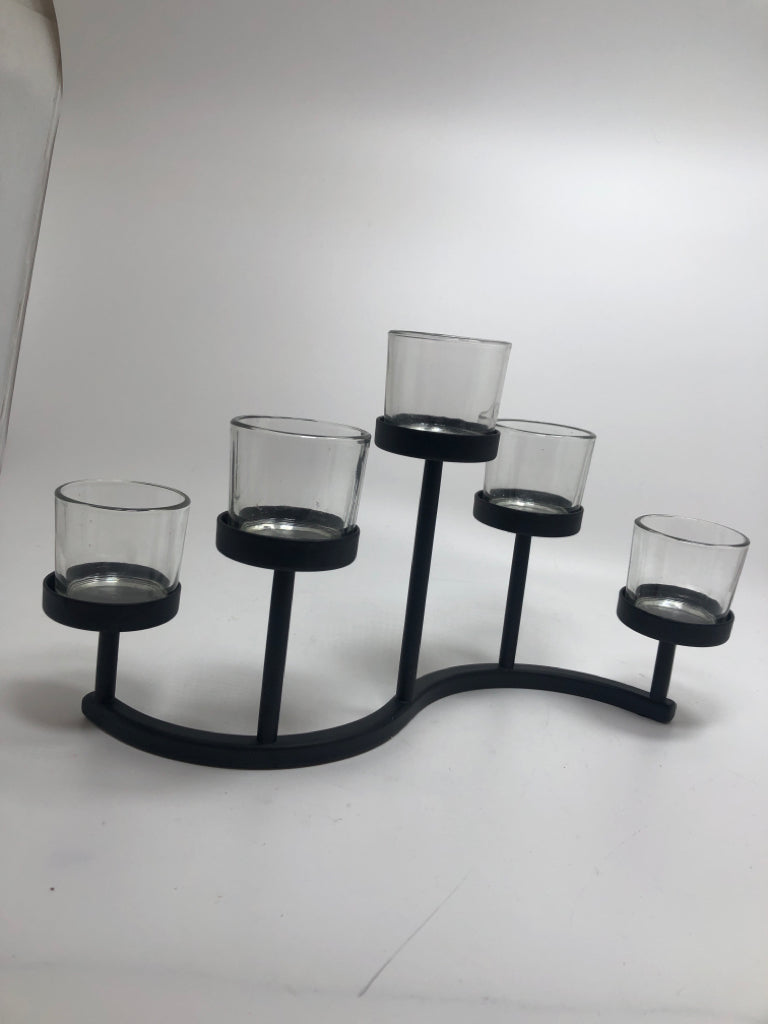 "S" SHAPE METAL TEALIGHT HOLDER.