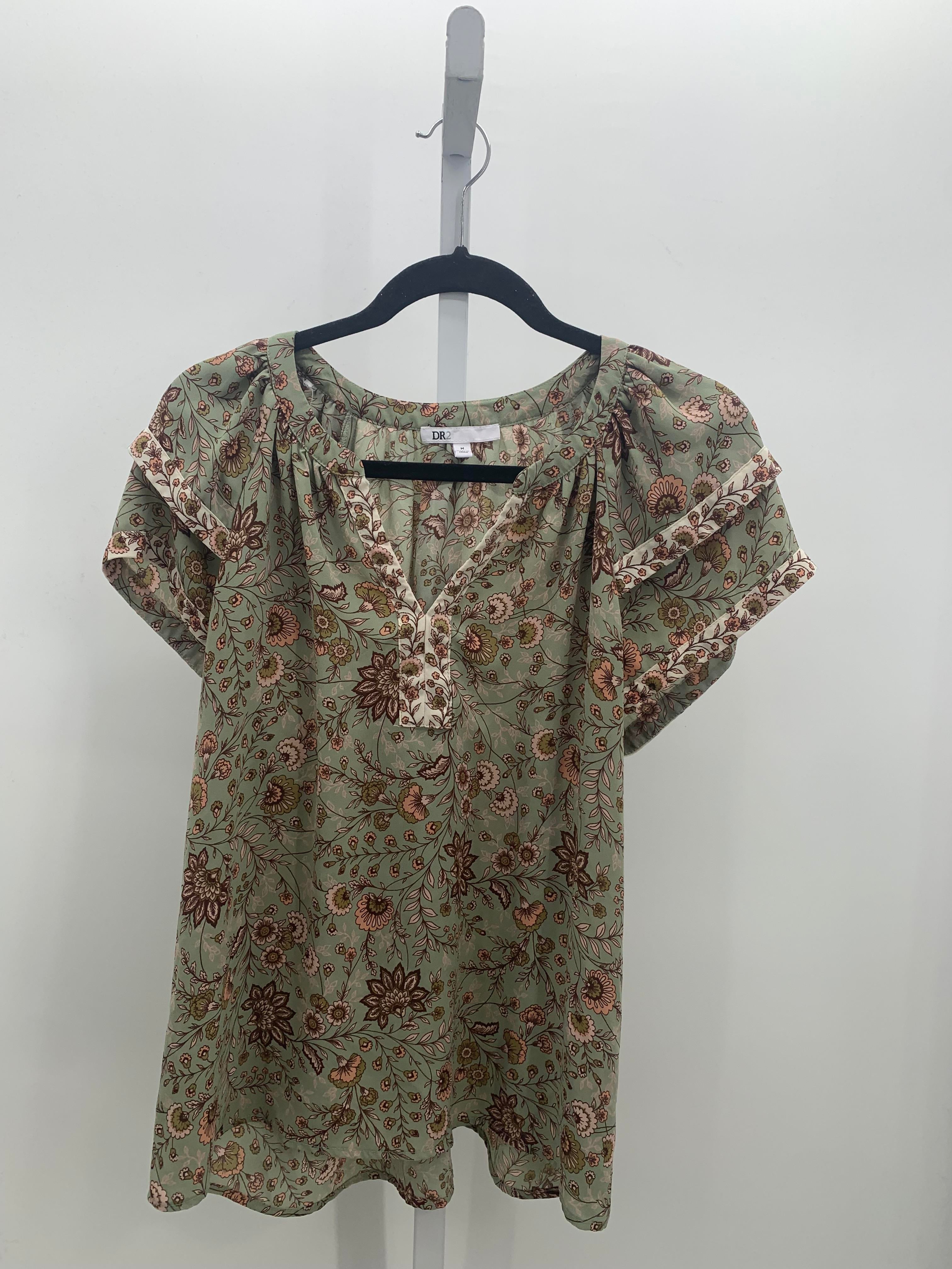 Size Medium Misses Short Sleeve Shirt