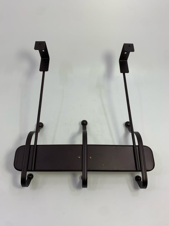 BROWN METAL OVER DOOR HOOKS.