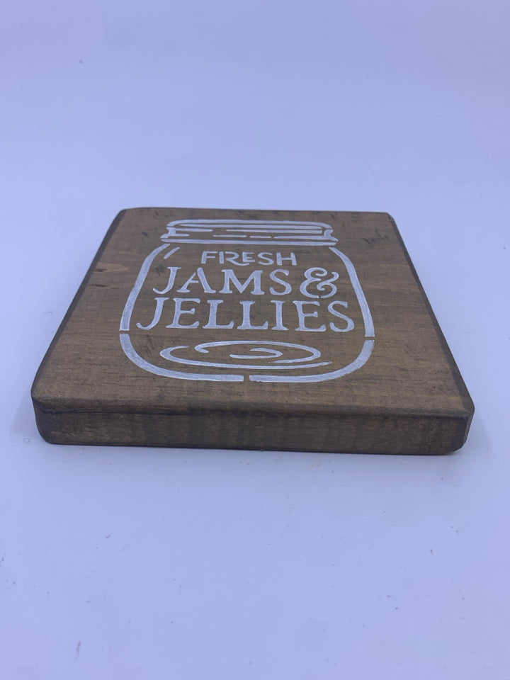 FRESH JAMS & JELLIES WALL ART.
