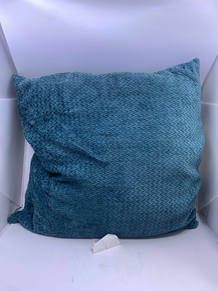 TEAL SQUARE PILLOW.