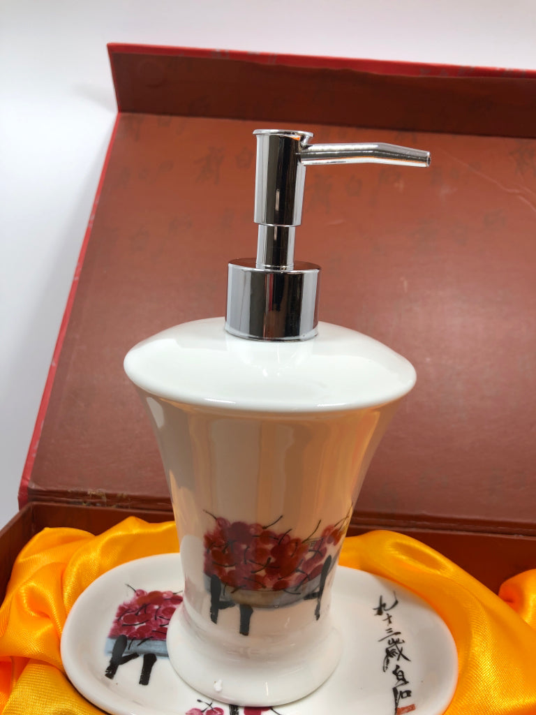4PC JAPANESE FLORAL BATHROOM SET IN BOX.