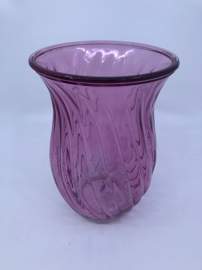 LIGHT PINK SWIRLED VASE.