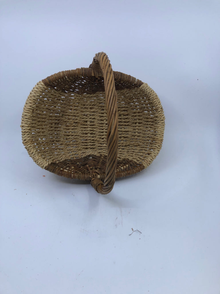 2 TONED OVAL BASKET W/ HANDLE.