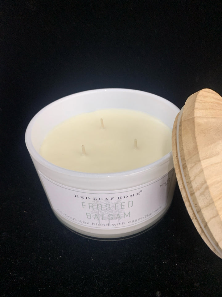 FROSTED BLOSSOM CANDLE.