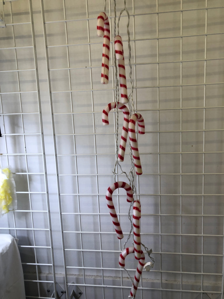 CANDY CANE LIGHT UP GARLAND.