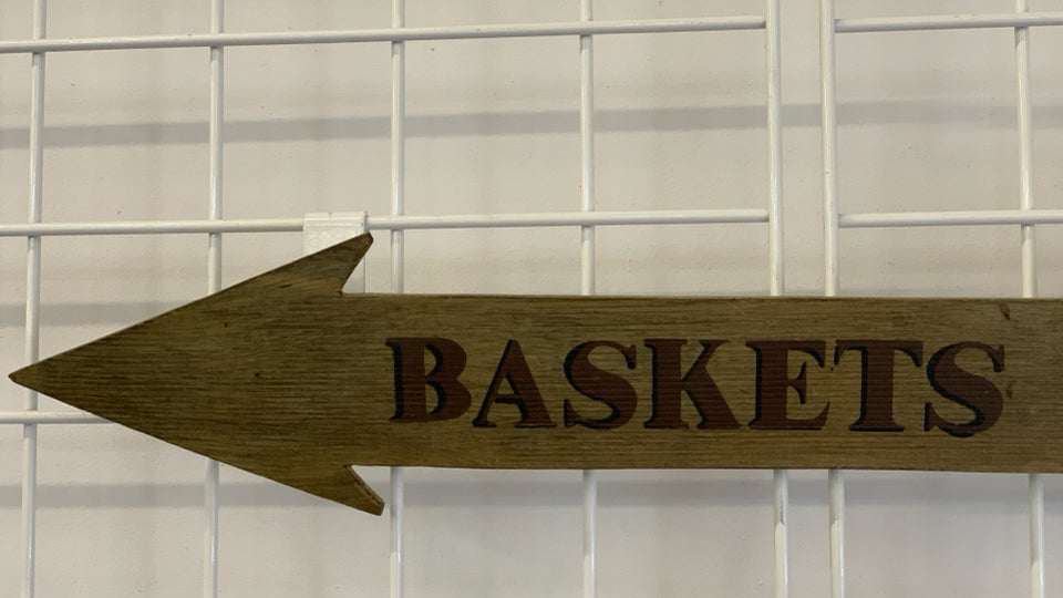 PRIMITIVE "BASKETS" ARROW WALL DECOR.