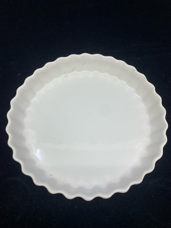 WHITE GLAZED STONEWARE PIE DISH.