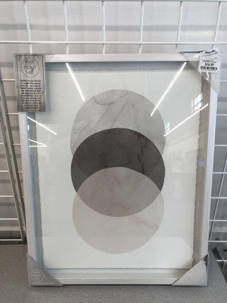 CIRCLES PRINT IN WHITE SHADOWBOX.