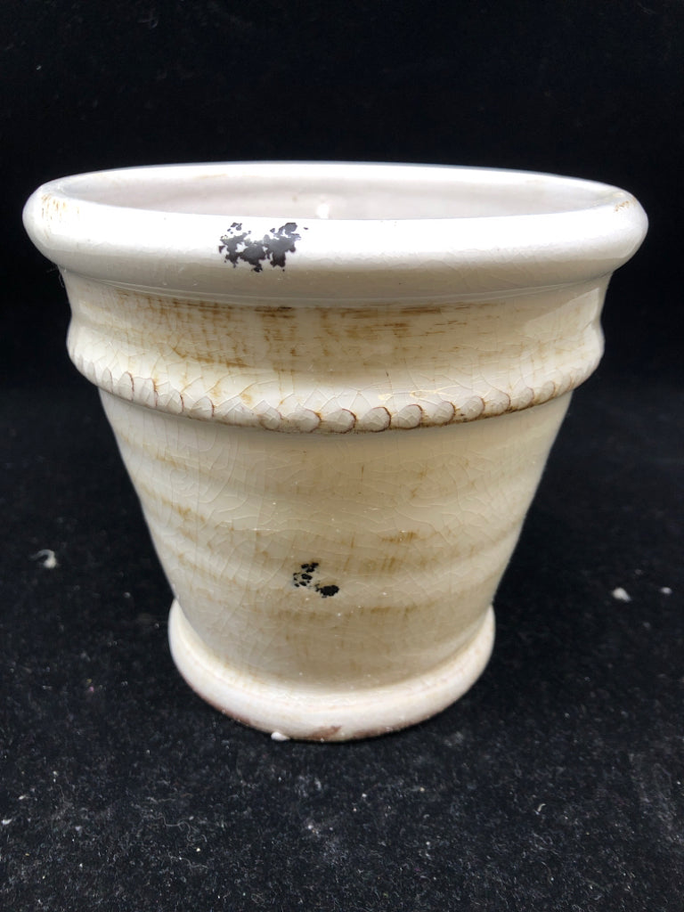 DISTRESSED WHITE PLANTER.
