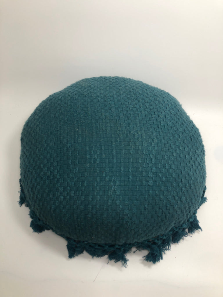 ROUND BLUE PILLOW W/TASSELS.