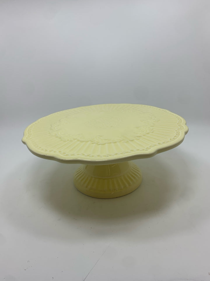 CERAMIC DESSERT STAND W/SCALLOP EDGE.